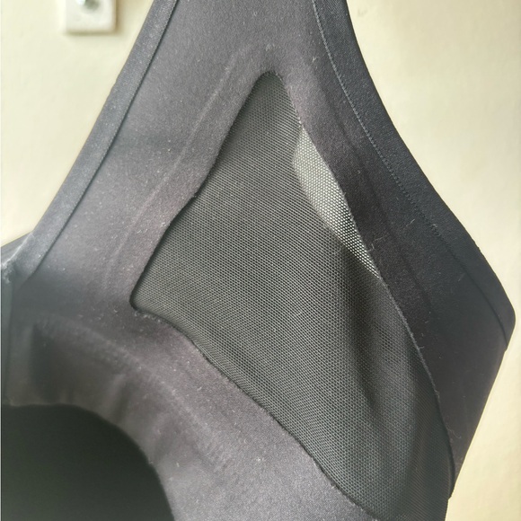 Lululemon Swift Speed Sports Bra - Black - Picture 3 of 10